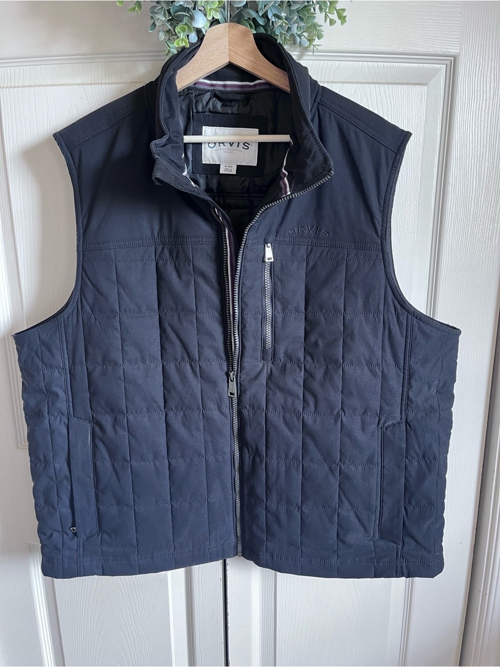 Orvis Men's Quilted Navy Black Vest with Stand Collar